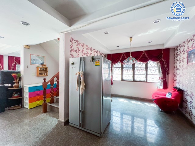 *****บ้านเดี่ยวมือสอง ม.ดอนเมืองวิลล่า2 เพิ่มสิน เนื้อที่กว้างขวางถึง 61.10 ตร.ว. ฟังก์ชัน 4 ห้องนอน 2 ห้องน้ำ จอดรถได้ 2 คัน ต่อเติมพร้อมเข้าอยู่ มีเป็นส่วนตัว สิ่งอำนวยความสะดวกครบครัน บนทำเลเดินทางสะดวก เชื่อมต่อถนนสายไหม, ถนนพหลโยธิน ใกล้รถไฟฟ้าสายสีเขียว "สถานีสะพานใหม่" และจุดขึ้นทางด่วน "สุขาภิบาล5" จองเลย